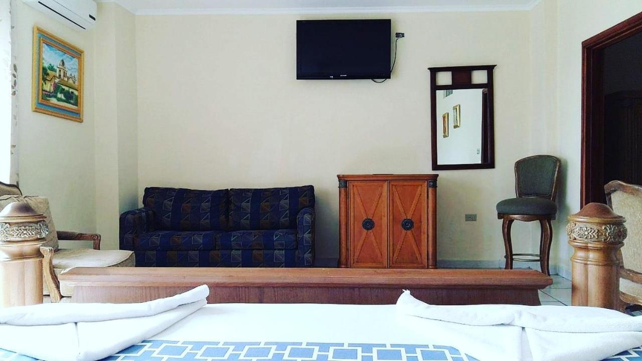 Hotel Carnaval La Ceiba Eksteriør bilde